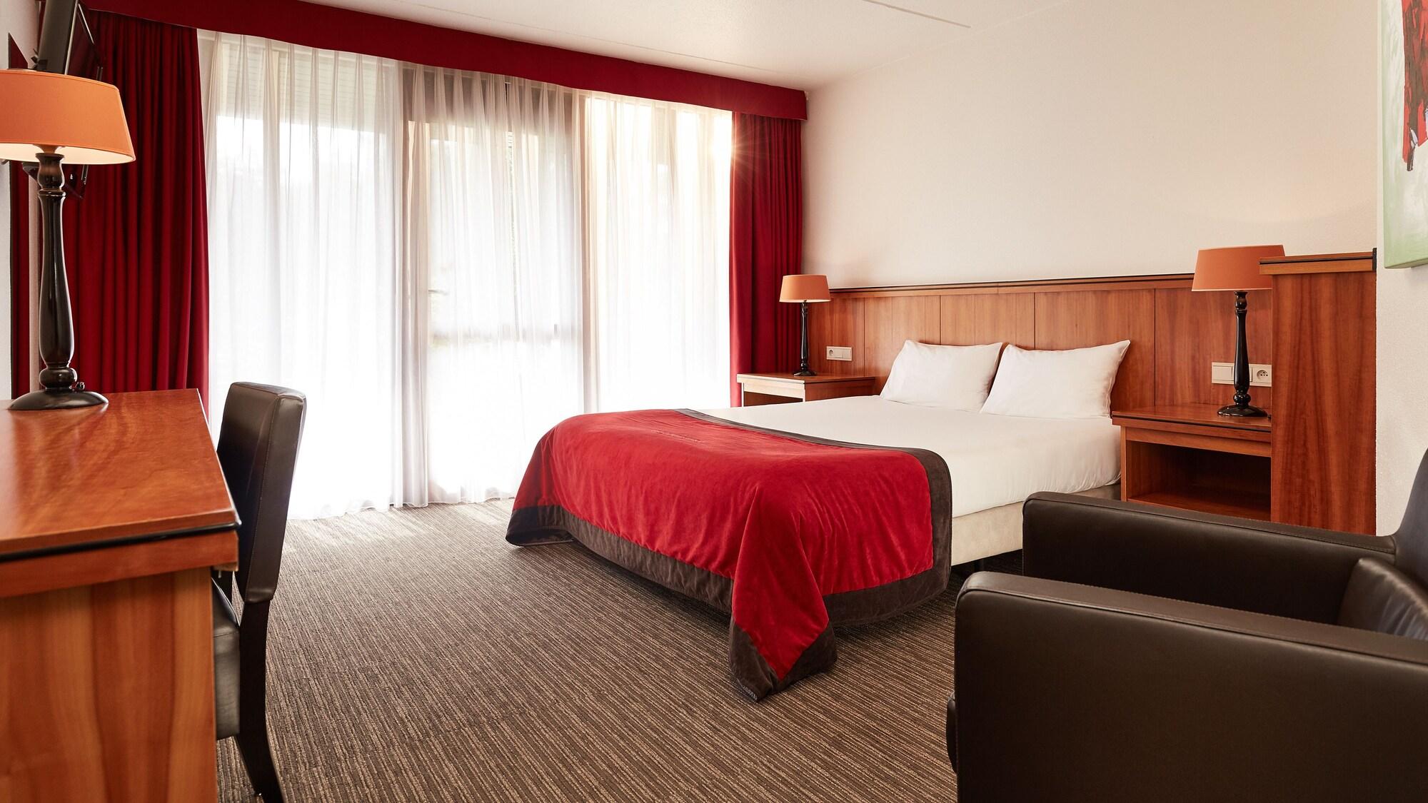 Van Der Valk Hotel Dennenhof Brasschaat Exterior photo